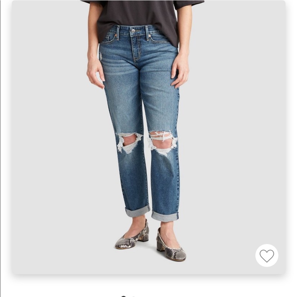 Distressed Levi jeans cropped size 2/26
